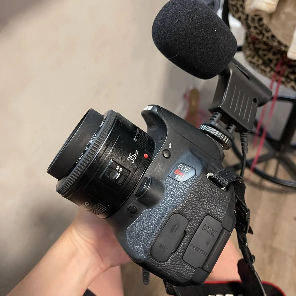 Canon t5i DSLR PROFESSIONAL CAMERA 2 Lens, Microphone, Extra BatteriesFIRM PRICE